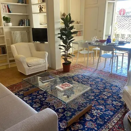 Relax Like Home, Piazza Santa Croce, With Balcony Florence