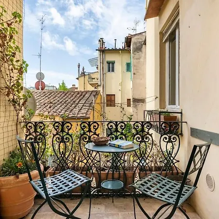 Relax Like Home, Piazza Santa Croce, With Balcony * Florence