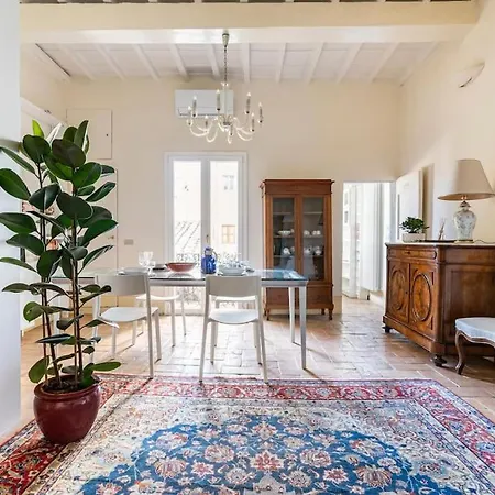 Relax Like Home, Piazza Santa Croce, With Balcony Florence