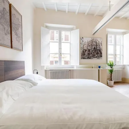 Relax Like Home, Piazza Santa Croce, With Balcony * Florence