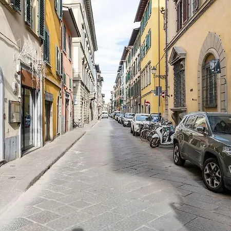 Relax Like Home, Piazza Santa Croce, With Balcony Apartment *