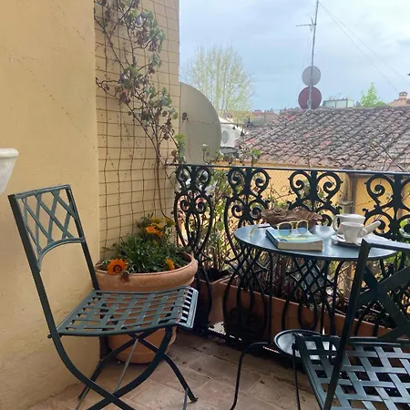 Relax Like Home, Piazza Santa Croce, With Balcony Florence