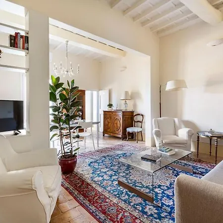 Relax Like Home, Piazza Santa Croce, With Balcony アパート *